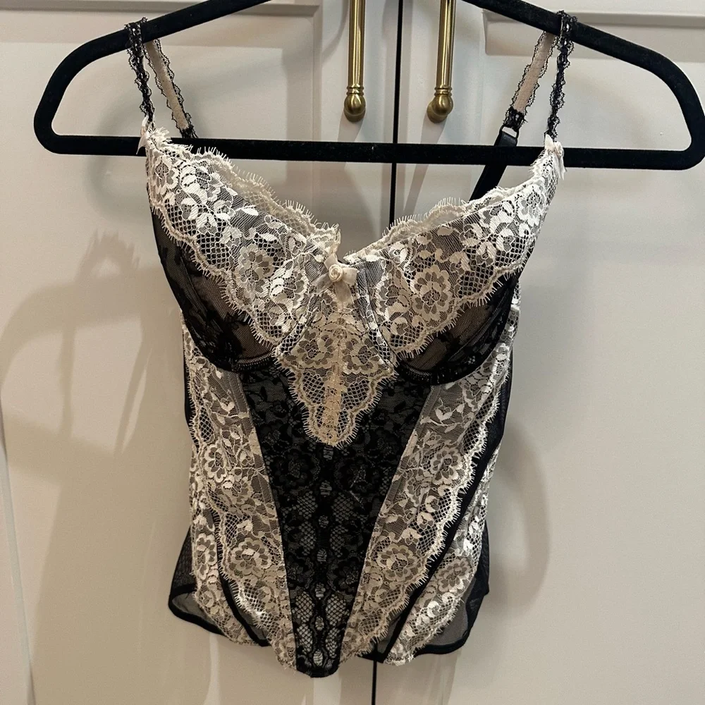 jezebel Elegant Lace bustier top in Black and Cream lace 34C - Picture 1 of 6